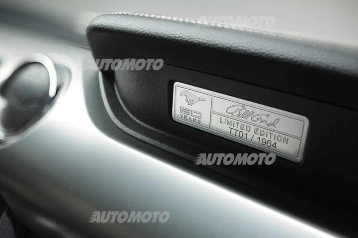 Ford Mustang 50 Year Limited Edition (16)