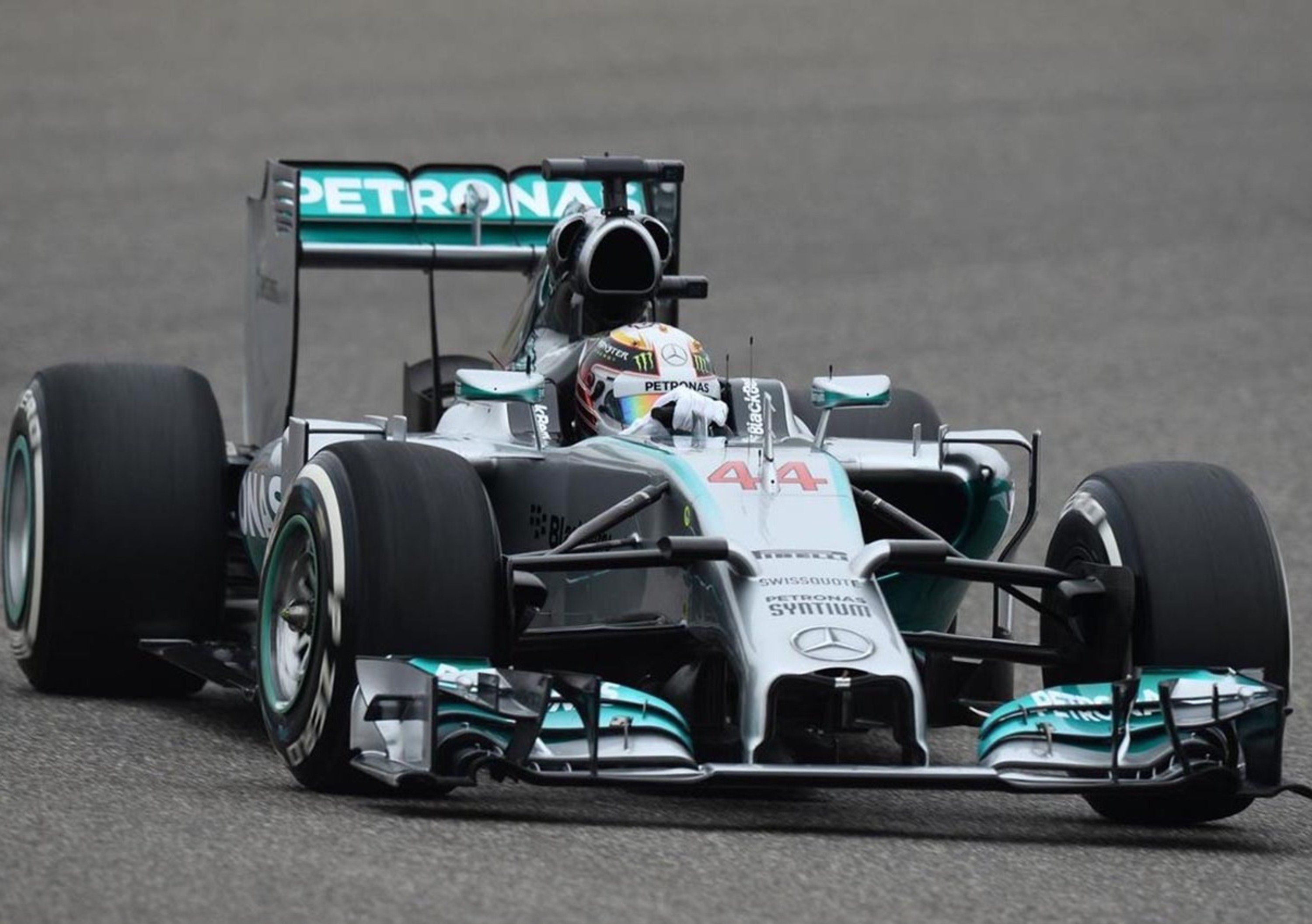 Formula 1 Cina 2014: Hamilton domina le libere del venerd&igrave;