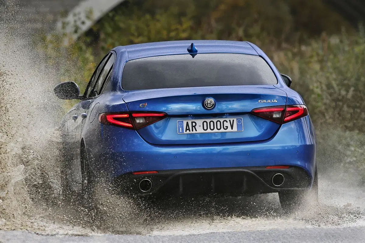 Quale comprare, Confronto: Subaru WRX STI Vs Alfa Romeo Giulia Veloce Q4 (12)