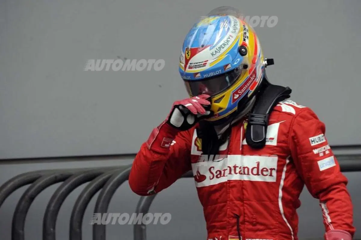 Formula 1 Cina 2014: Hamilton conquista la pole in qualifica. Ferrari in bianco e nero