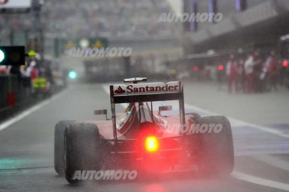 Formula 1 Cina 2014: Hamilton conquista la pole in qualifica. Ferrari in bianco e nero (2)