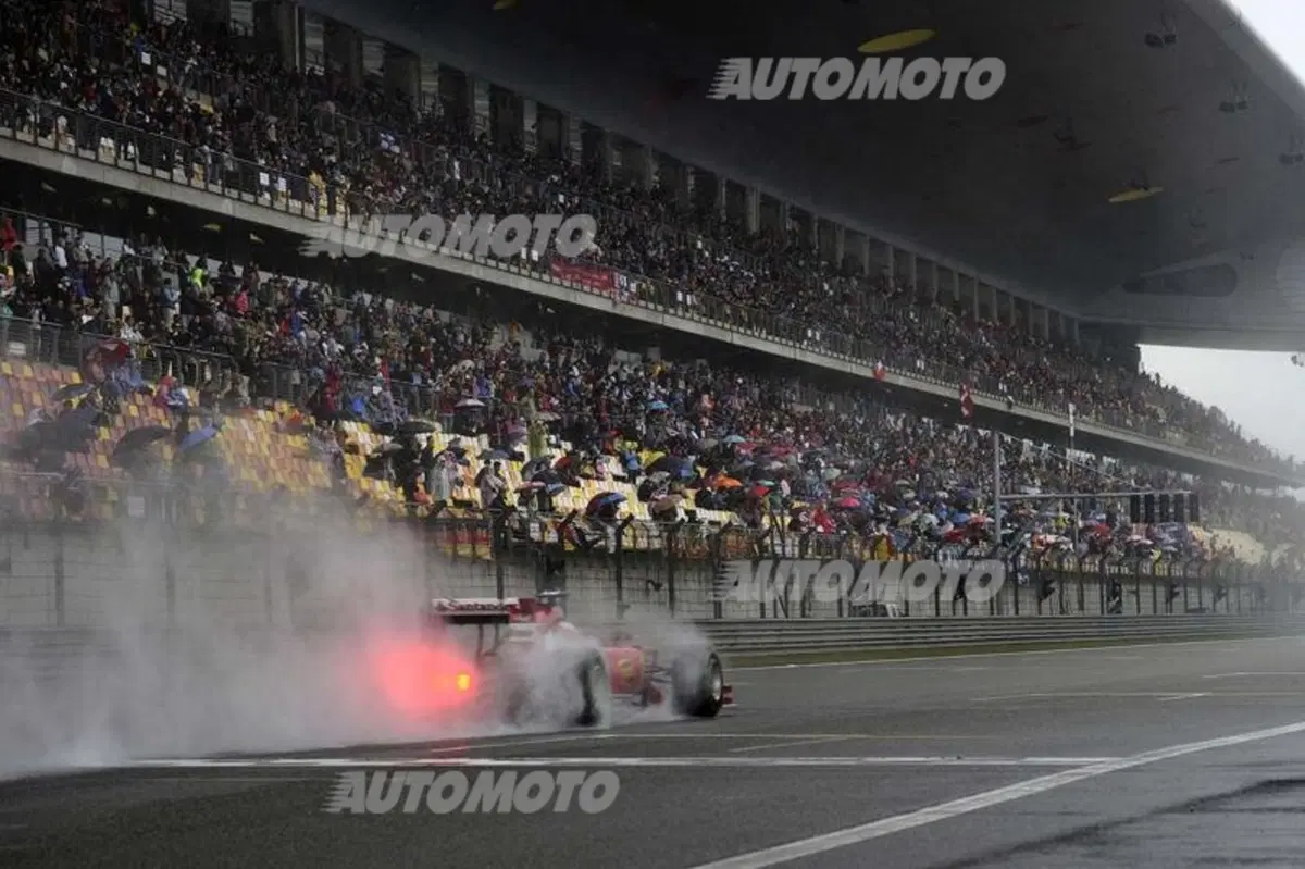 Formula 1 Cina 2014: Hamilton conquista la pole in qualifica. Ferrari in bianco e nero (3)
