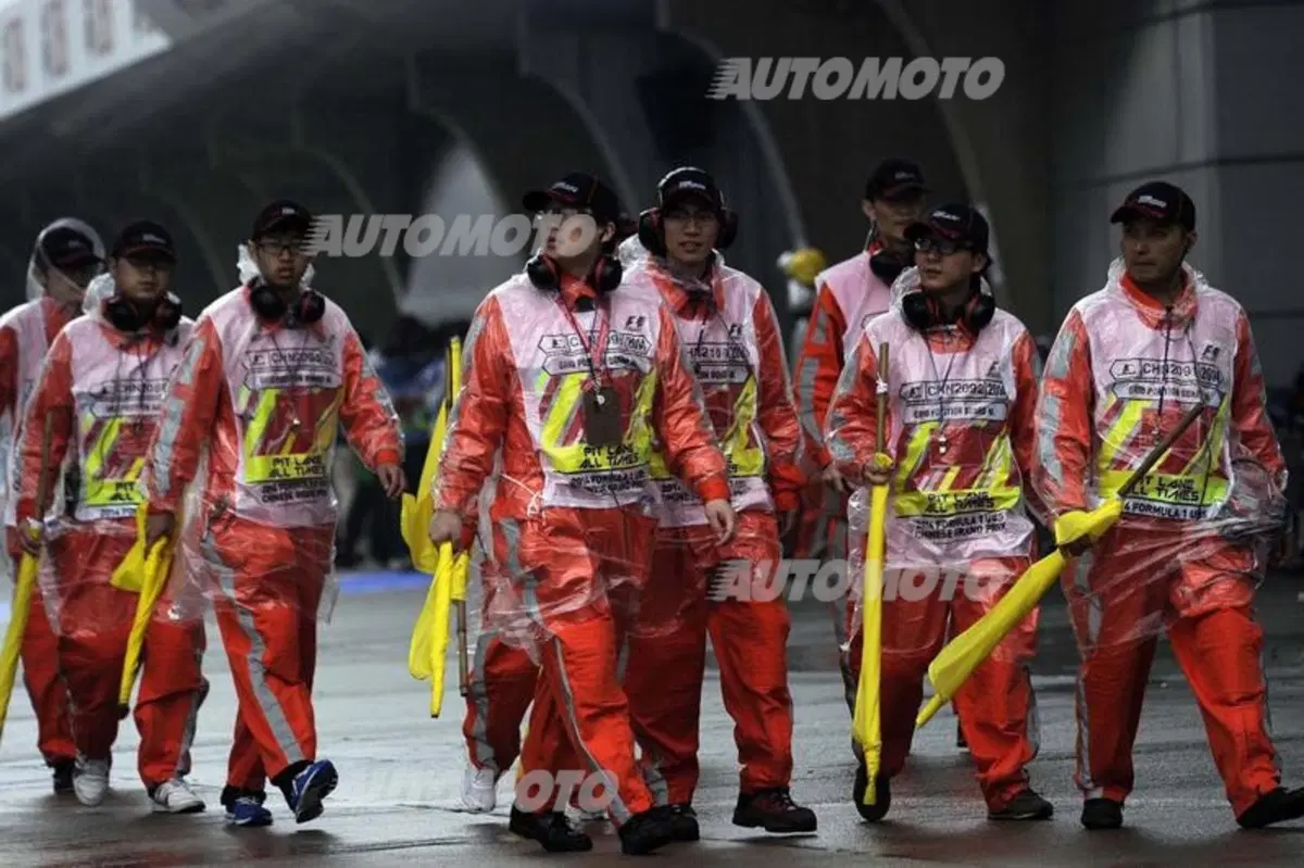Formula 1 Cina 2014: Hamilton conquista la pole in qualifica. Ferrari in bianco e nero (5)