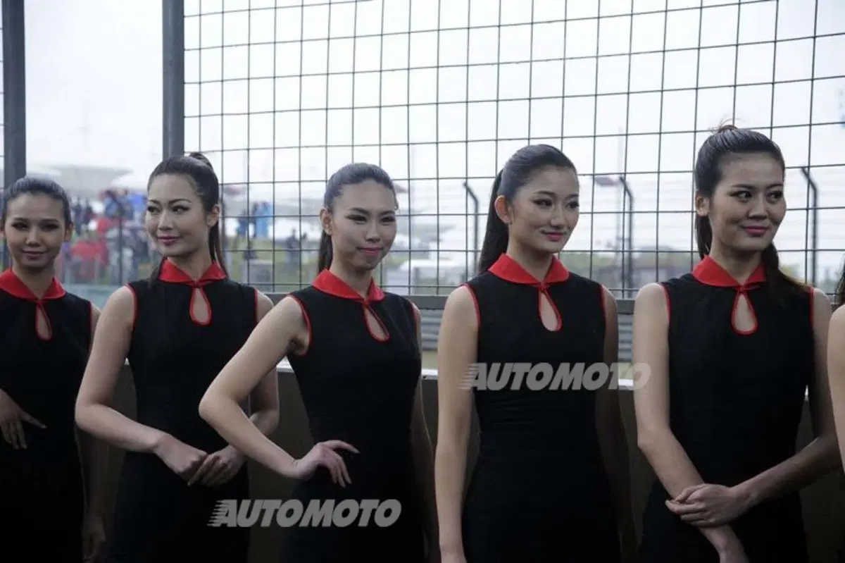 Formula 1 Cina 2014: Hamilton conquista la pole in qualifica. Ferrari in bianco e nero (11)