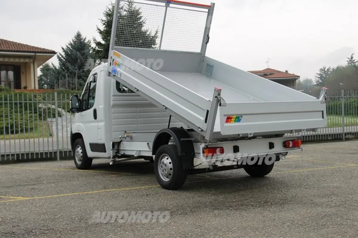 Peugeot e Onnicar  insieme per l'allestimento dei veicoli commerciali (14)