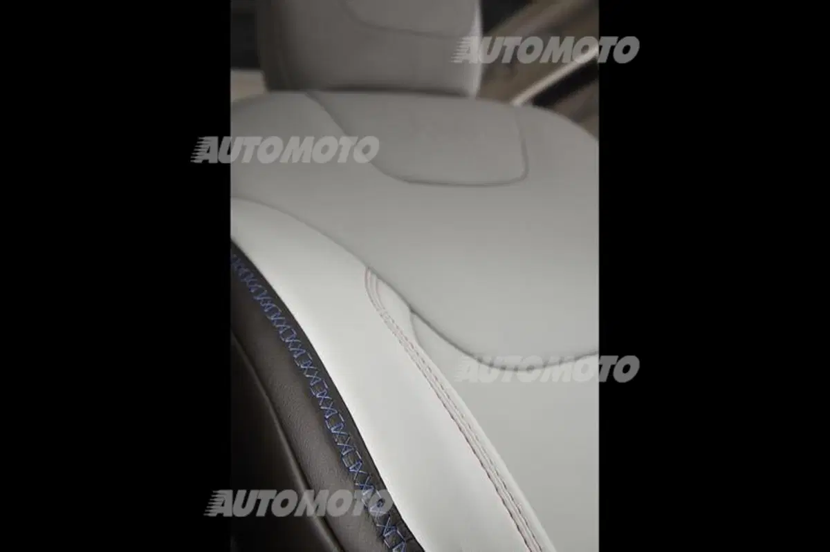 Jeep Cherokee: a Pechino nelle versioni Urbane e Sageland concept (17)