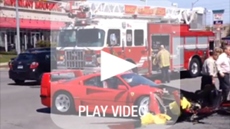 Ferrari F40: tamponata e distrutta da una Dodge Dart