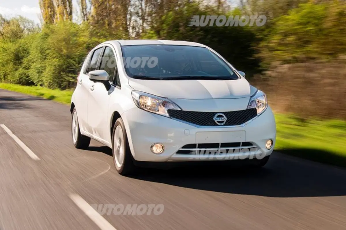 Nissan sta sviluppando l'auto che si pulisce da sola (5)