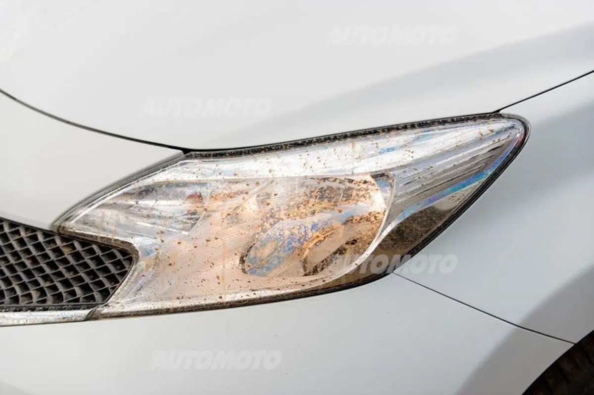 Nissan sta sviluppando l'auto che si pulisce da sola (11)