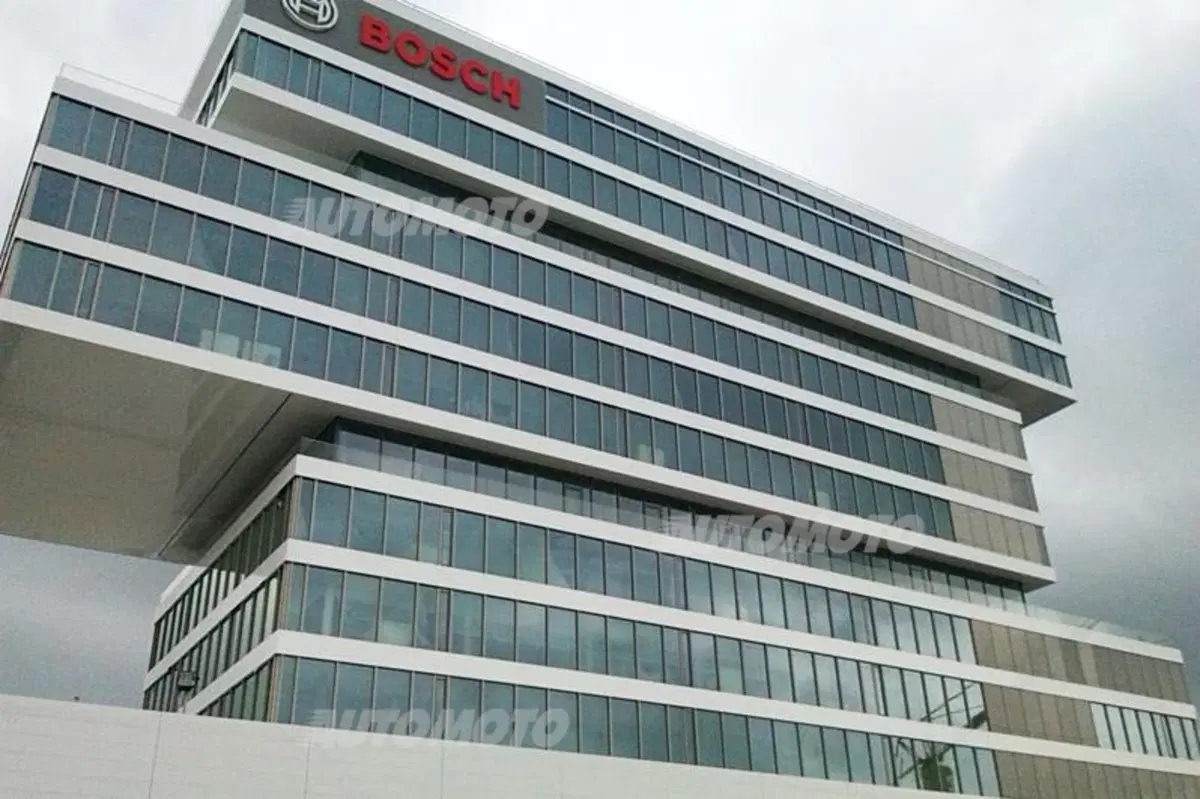 Bosch: Internet e microsensori per la sicurezza delle auto. Dal 2020 la guida automatica sarà realtà (12)