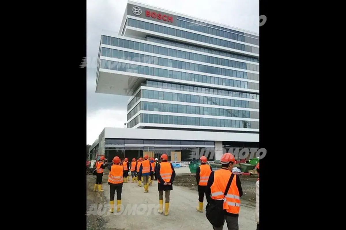 Bosch: Internet e microsensori per la sicurezza delle auto. Dal 2020 la guida automatica sarà realtà (13)