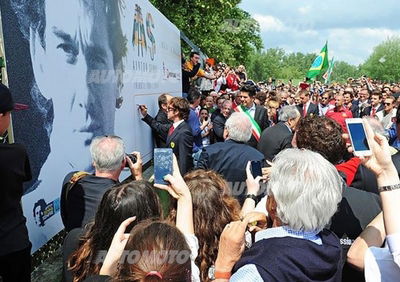 Senna: oltre 25.000 persone a Imola per ricordare che Ayrton vive