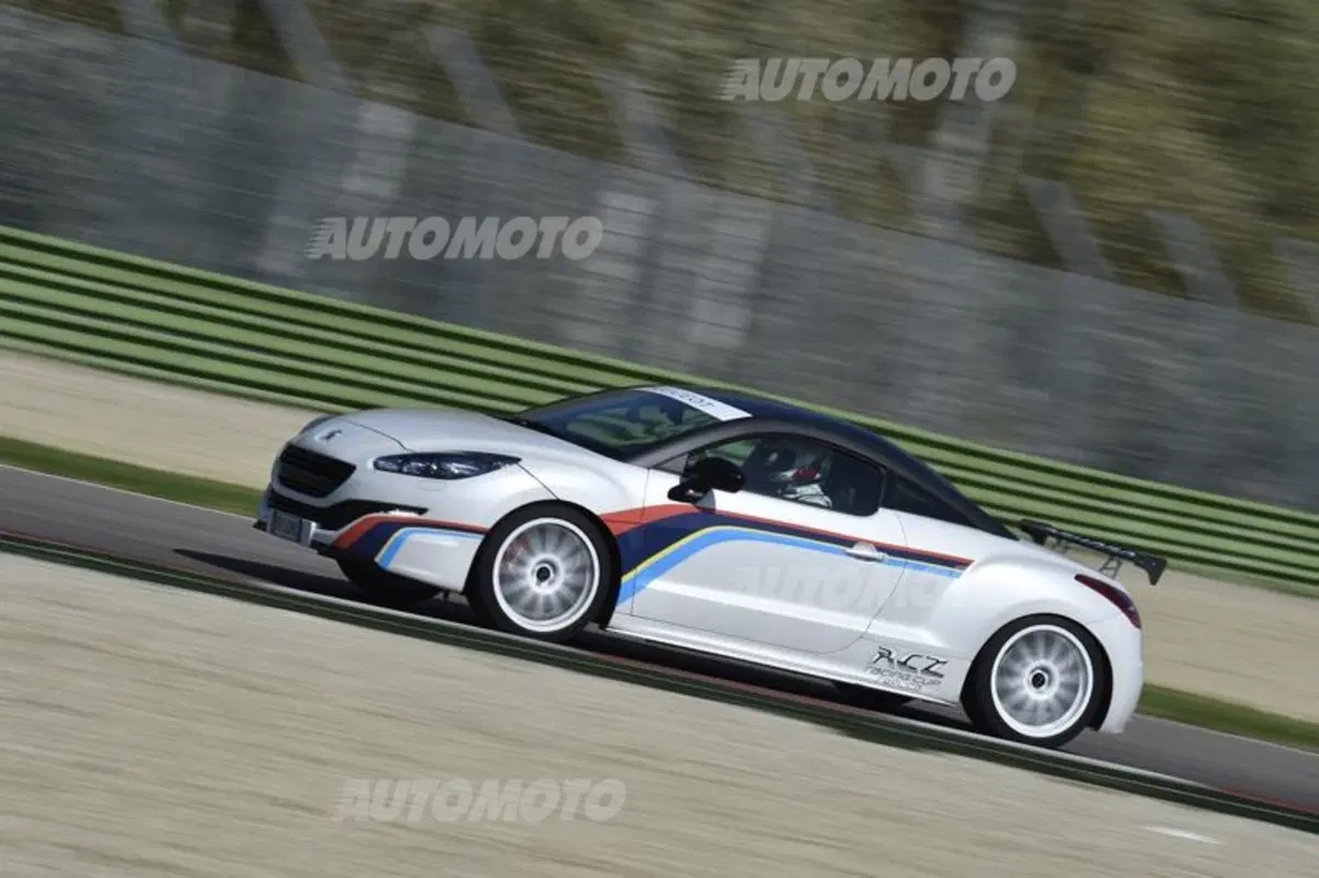 Peugeot RCZ: cinque declinazioni provate da Miloš Pavlović (2)