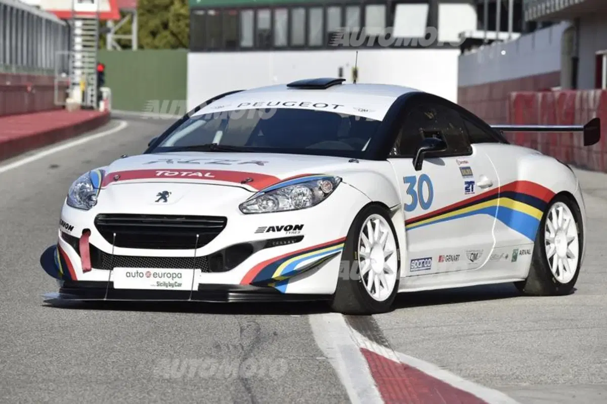 Peugeot RCZ: cinque declinazioni provate da Miloš Pavlović (6)
