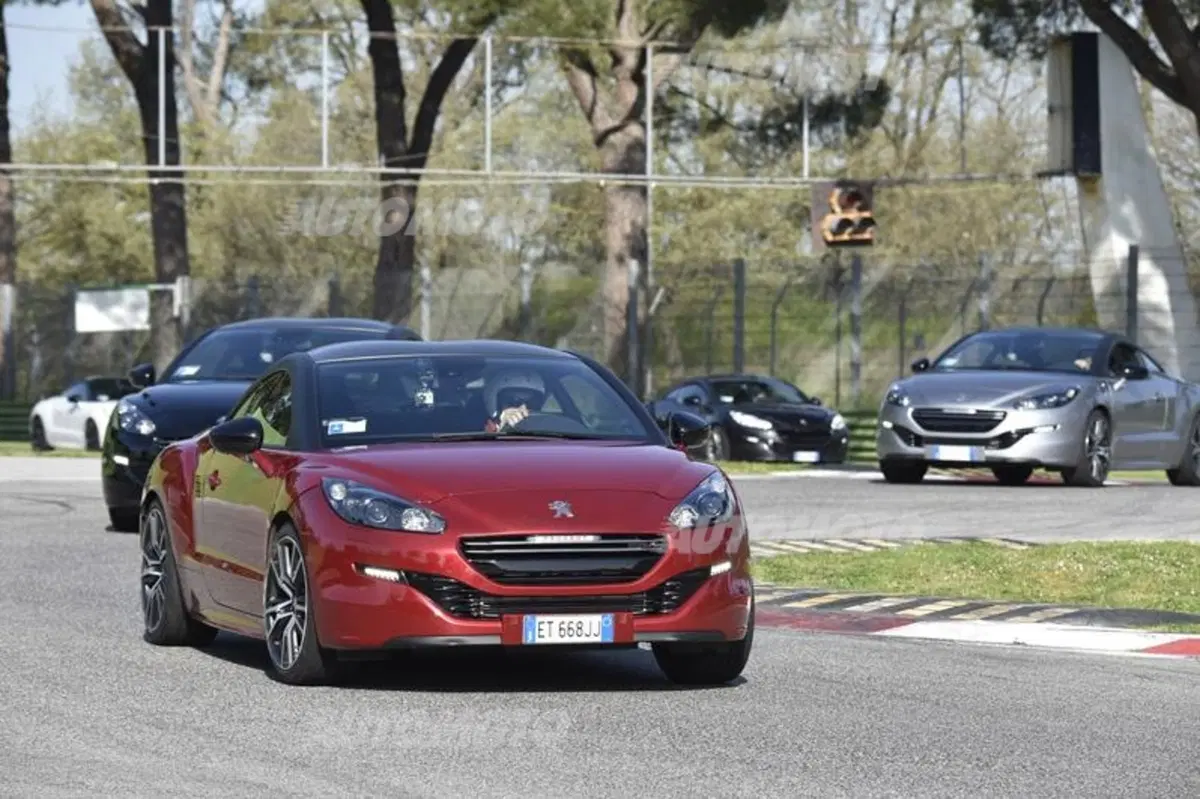 Peugeot RCZ: cinque declinazioni provate da Miloš Pavlović (11)