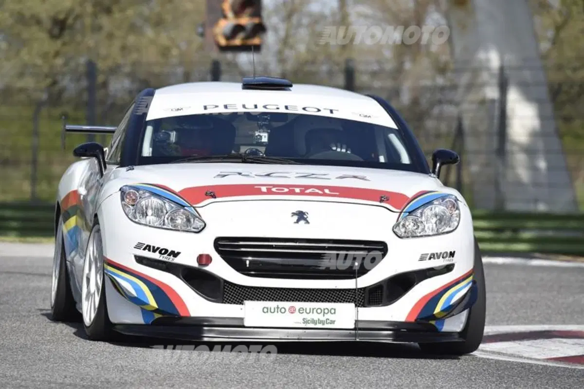Peugeot RCZ: cinque declinazioni provate da Miloš Pavlović (13)