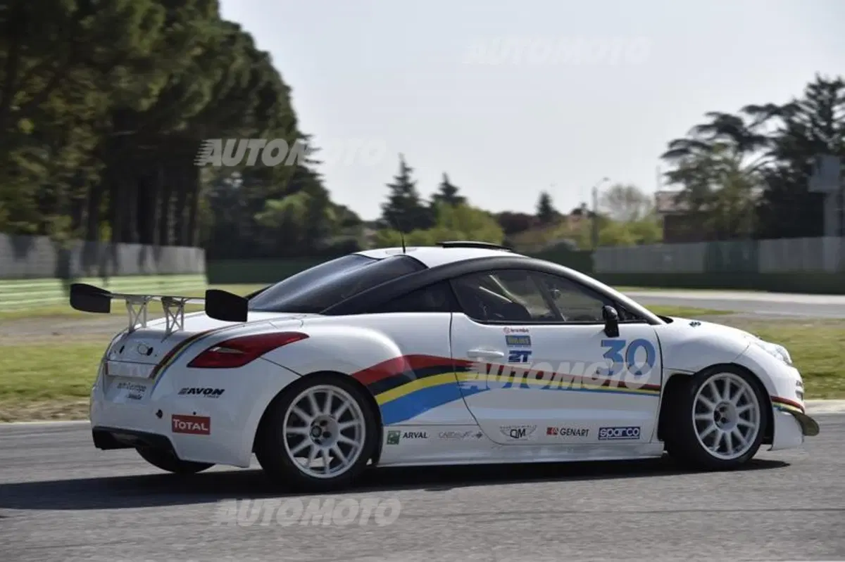 Peugeot RCZ: cinque declinazioni provate da Miloš Pavlović (14)