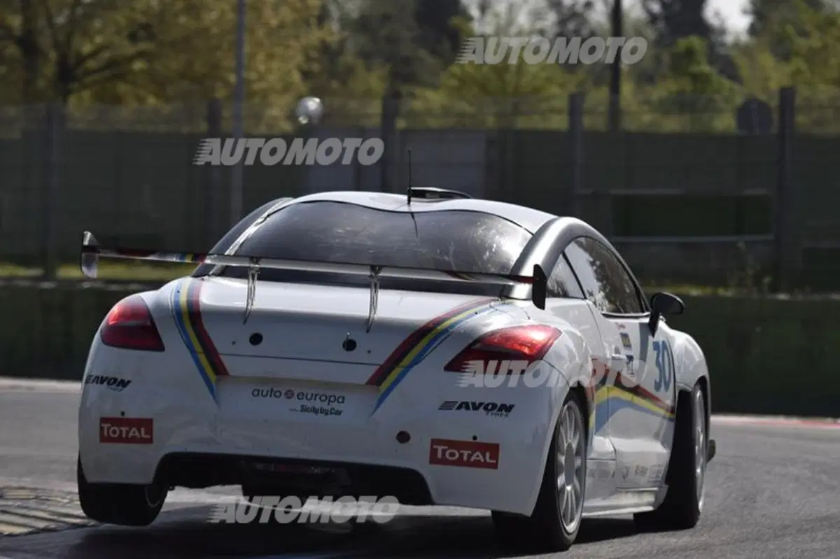 Peugeot RCZ: cinque declinazioni provate da Miloš Pavlović (15)
