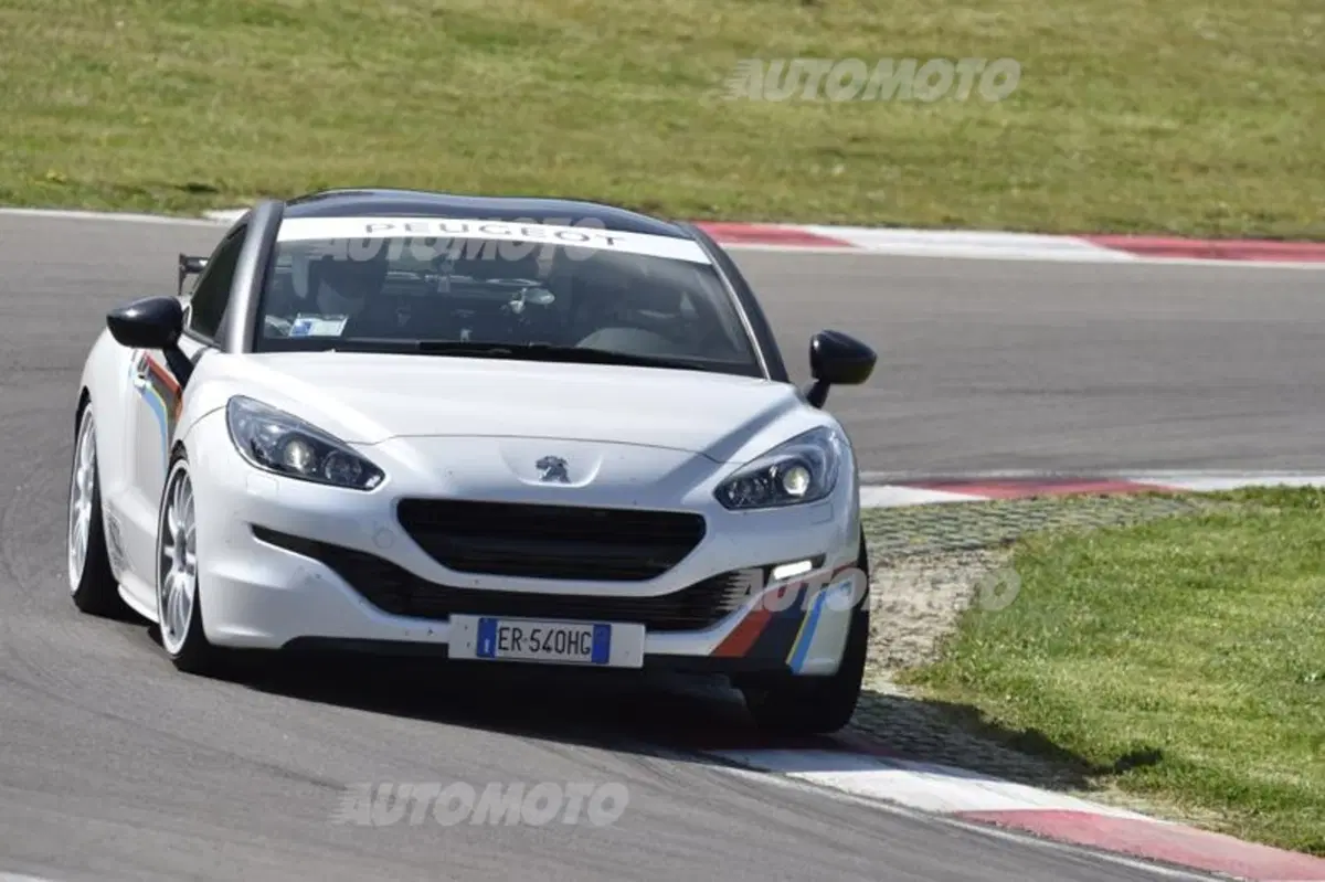 Peugeot RCZ: cinque declinazioni provate da Miloš Pavlović (23)