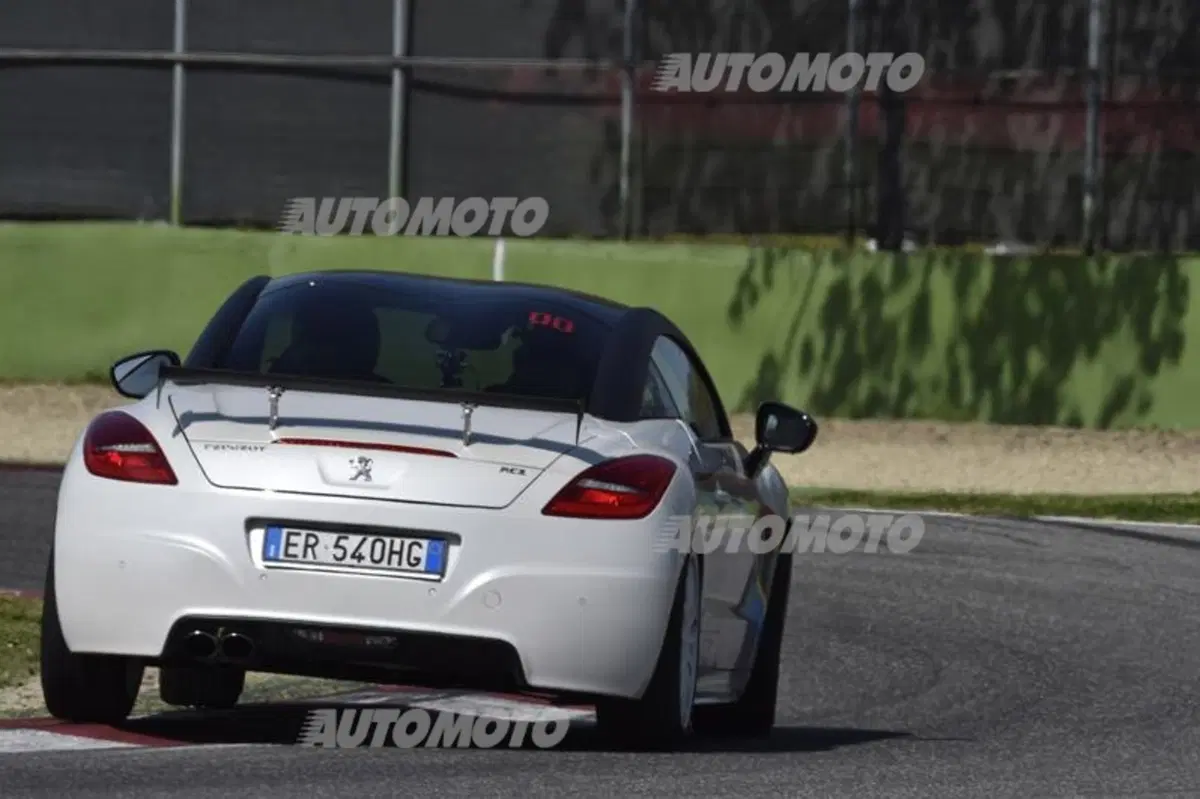 Peugeot RCZ: cinque declinazioni provate da Miloš Pavlović (24)