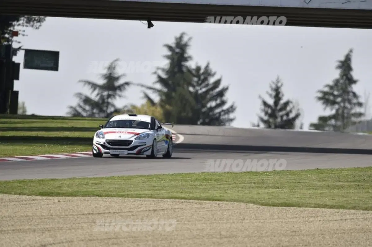 Peugeot RCZ: cinque declinazioni provate da Miloš Pavlović (26)