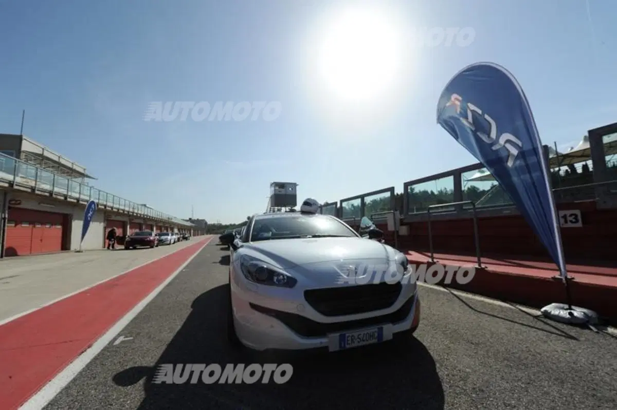 Peugeot RCZ: cinque declinazioni provate da Miloš Pavlović (35)