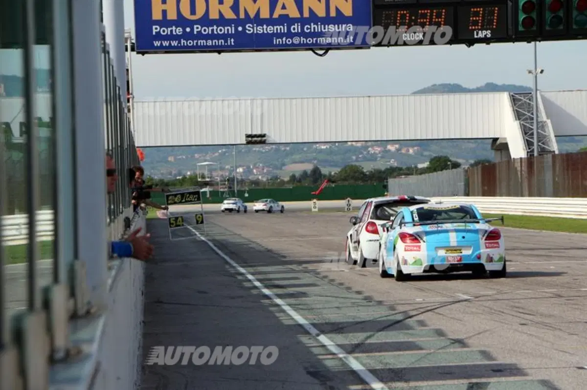 Peugeot RCZ Cup, Gara 2: «Ho capito perché l'automobilismo è uno sport...» (7)