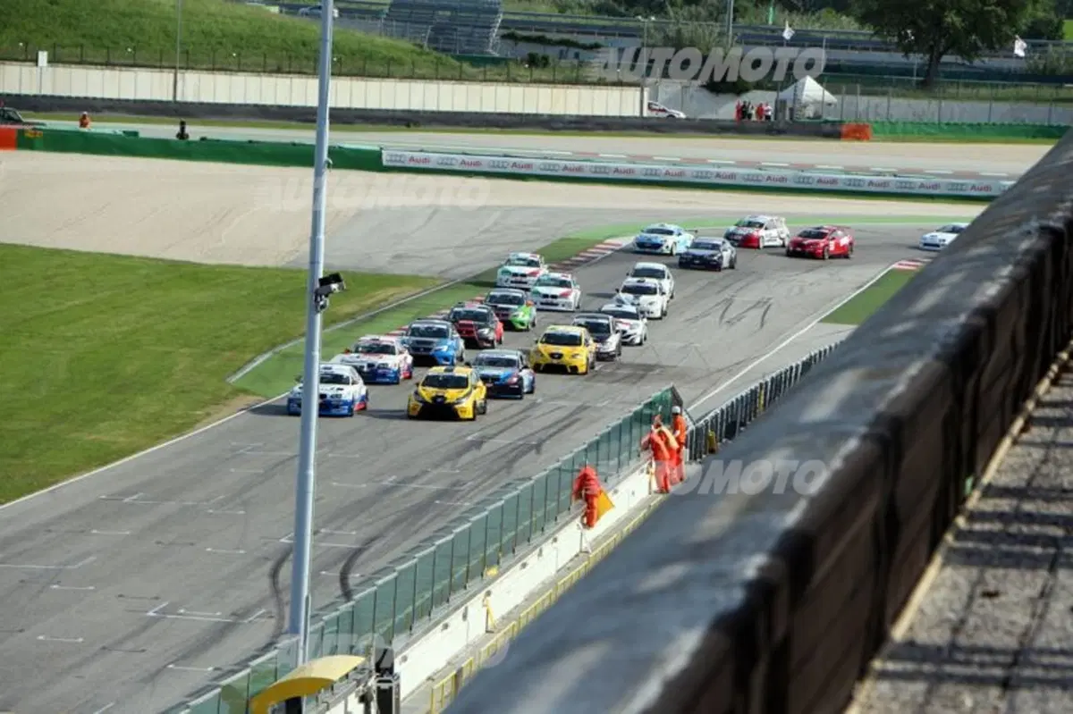 Peugeot RCZ Cup, Gara 2: «Ho capito perché l'automobilismo è uno sport...» (10)