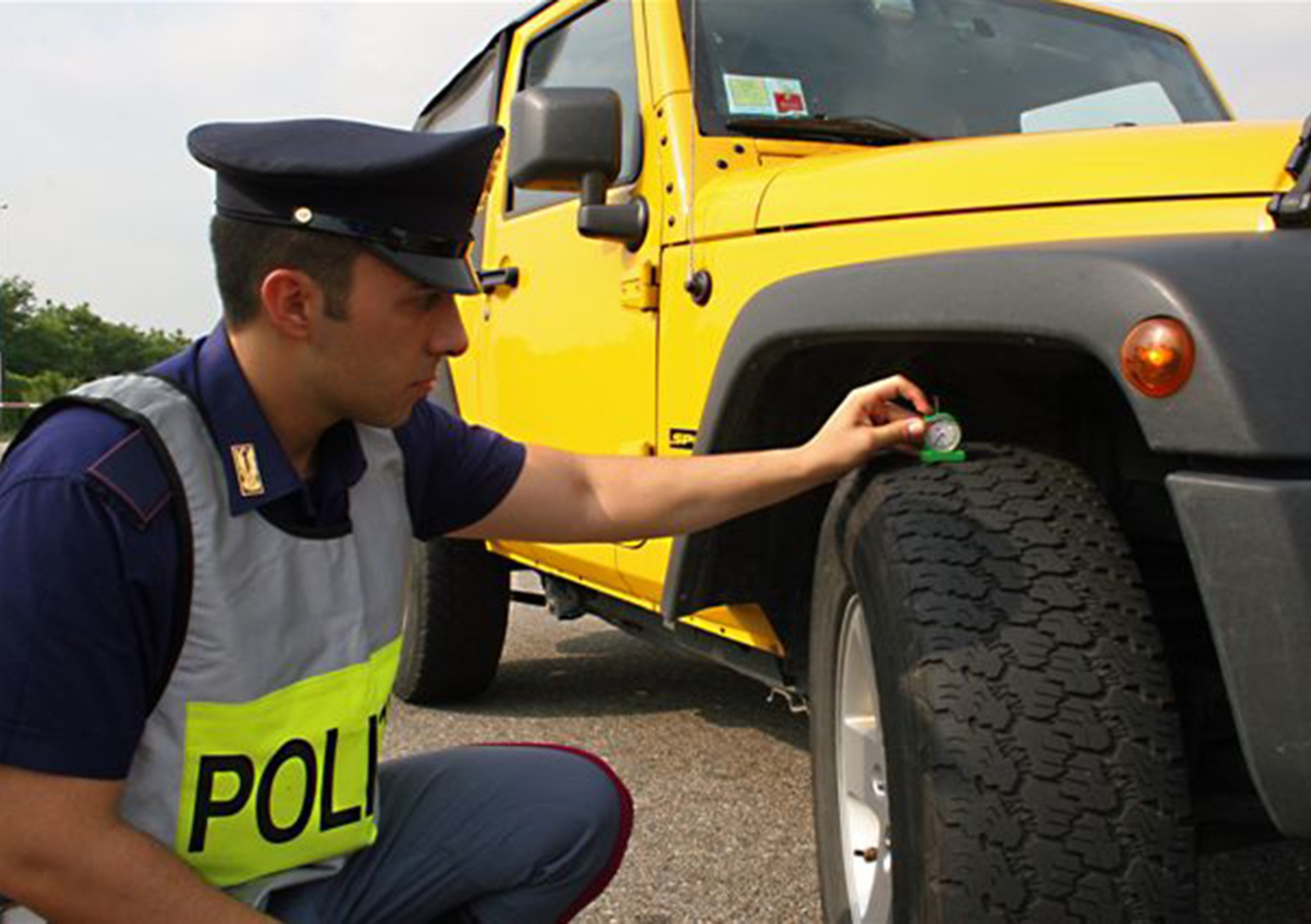 Vacanze sicure 2014: al via 10.000 controlli della Polizia Stradale ai pneumatici