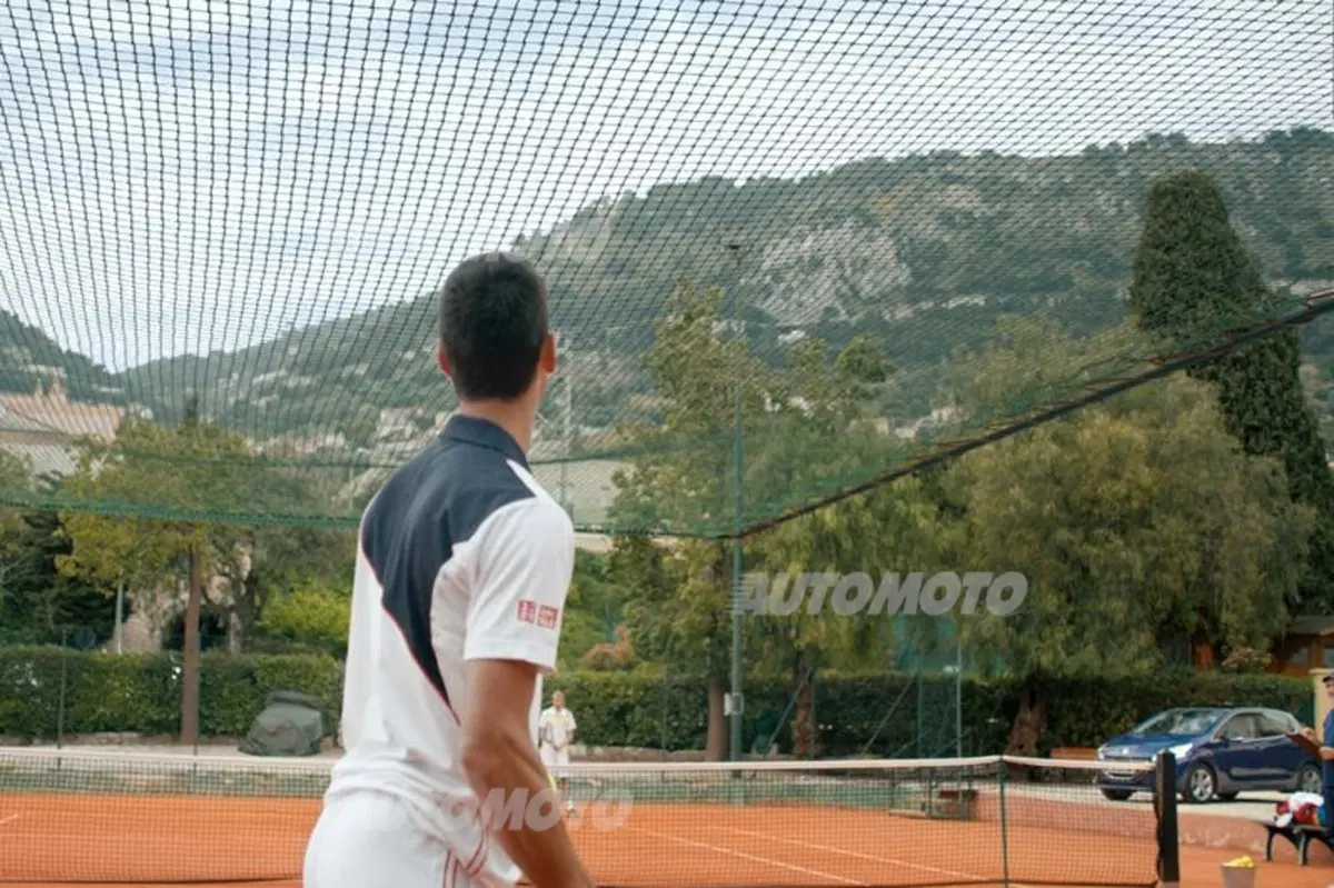 Peugeot: la 208 insieme a Djokovic per una pubblicità (4)