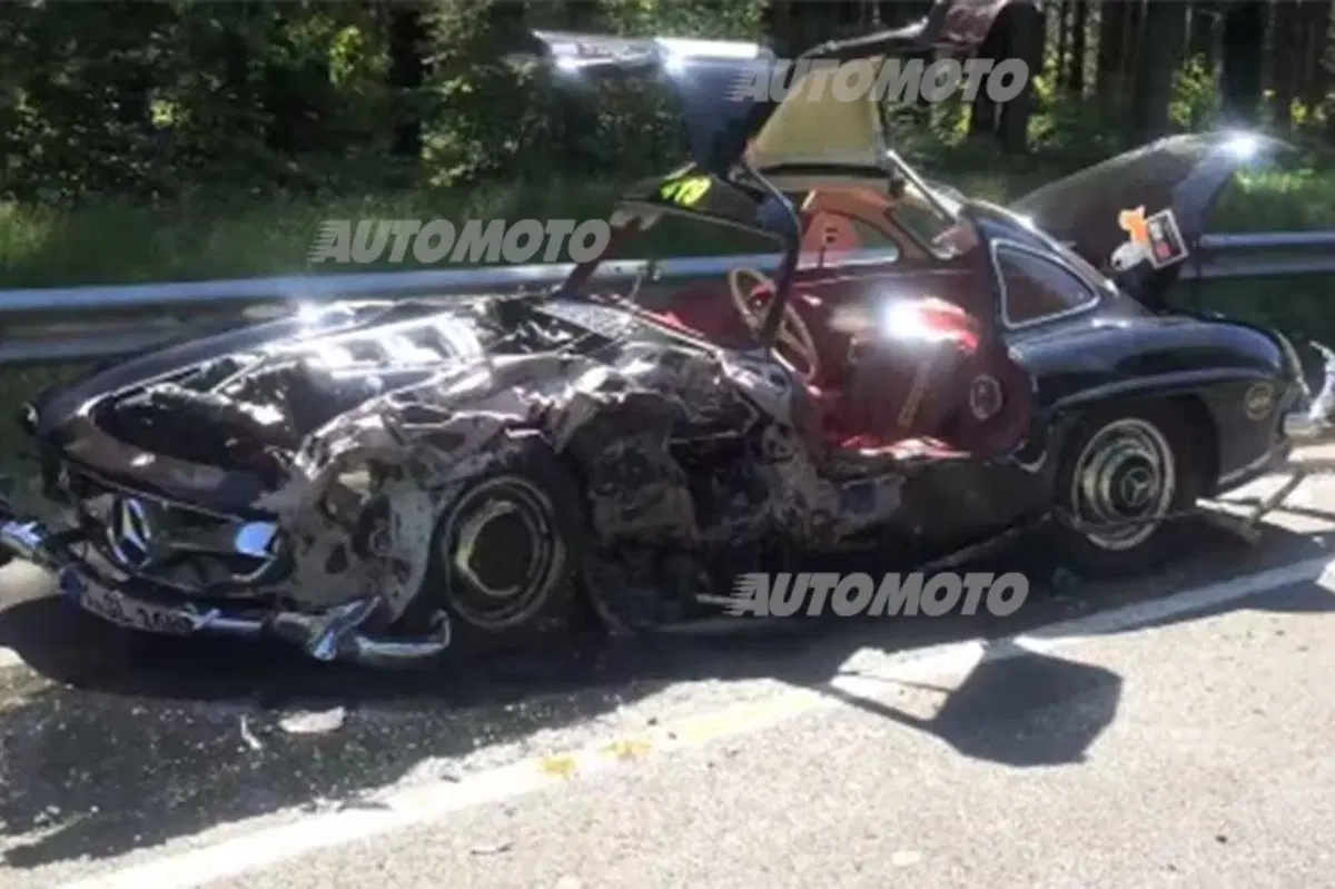 Mille Miglia: terribile incidente per una Mercedes 300 SL. Valeva (almeno) 300.000 euro