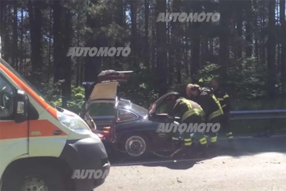 Mille Miglia: terribile incidente per una Mercedes 300 SL. Valeva (almeno) 300.000 euro (3)