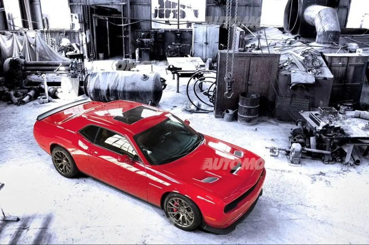 Dodge Challenger SRT e Challenger SRT Hellcat: fate largo ai V8 (8)