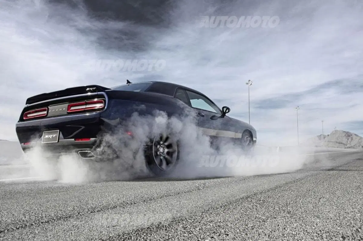 Dodge Challenger SRT e Challenger SRT Hellcat: fate largo ai V8 (9)