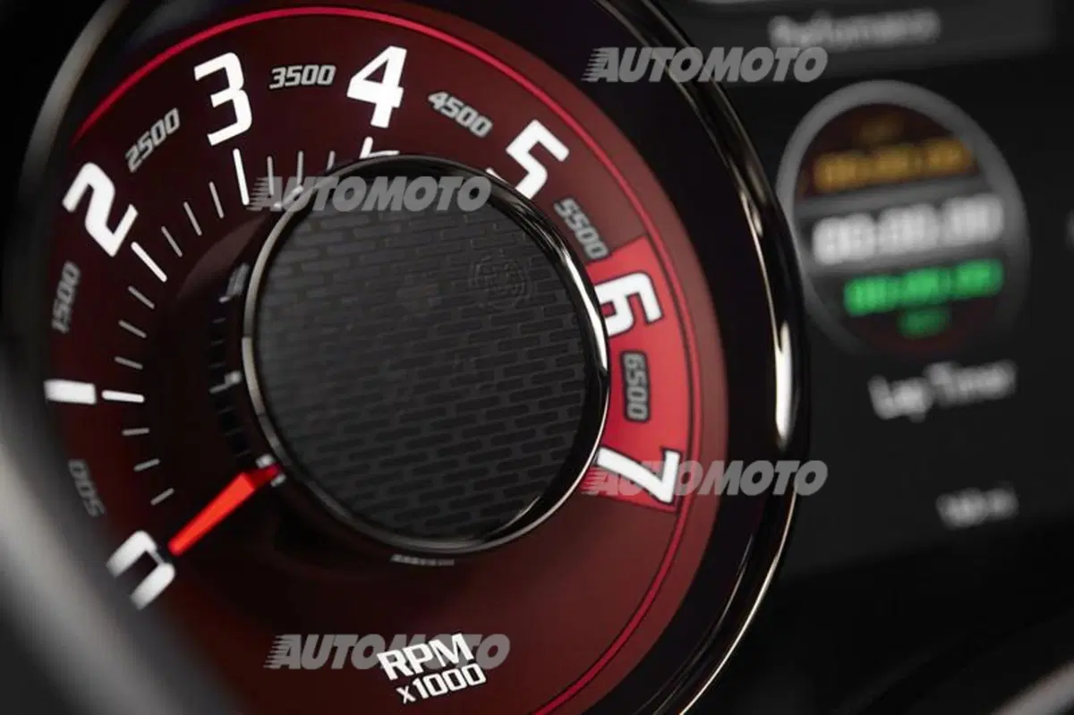 Dodge Challenger SRT e Challenger SRT Hellcat: fate largo ai V8 (16)
