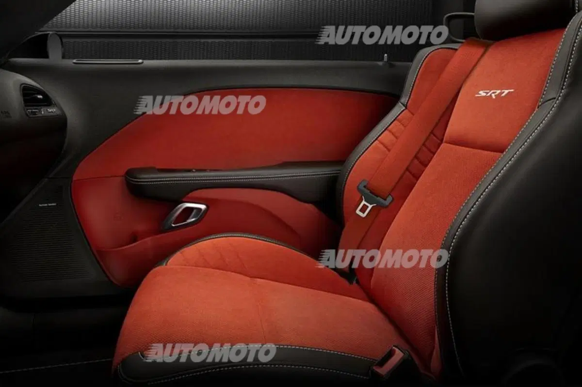 Dodge Challenger SRT e Challenger SRT Hellcat: fate largo ai V8 (23)