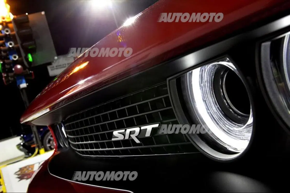 Dodge Challenger SRT e Challenger SRT Hellcat: fate largo ai V8 (26)