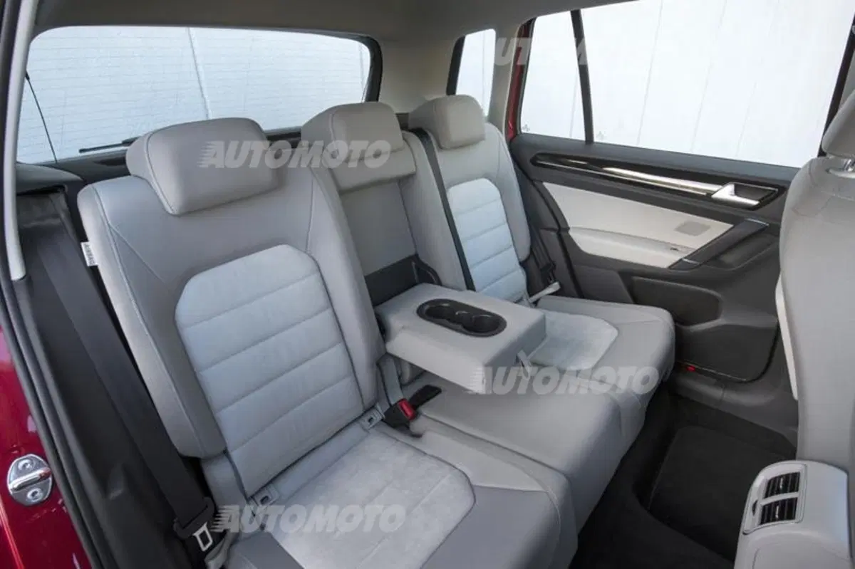 Volkswagen Golf Sportsvan (40)
