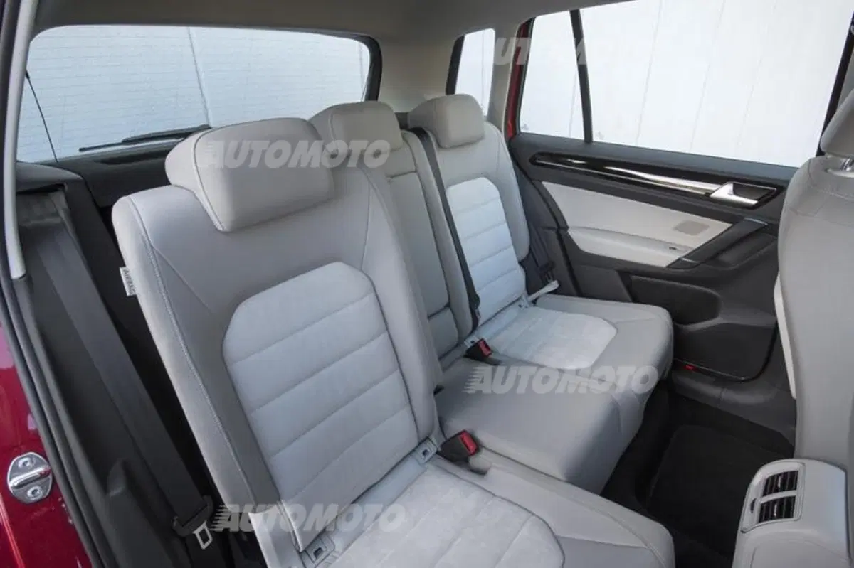 Volkswagen Golf Sportsvan (42)