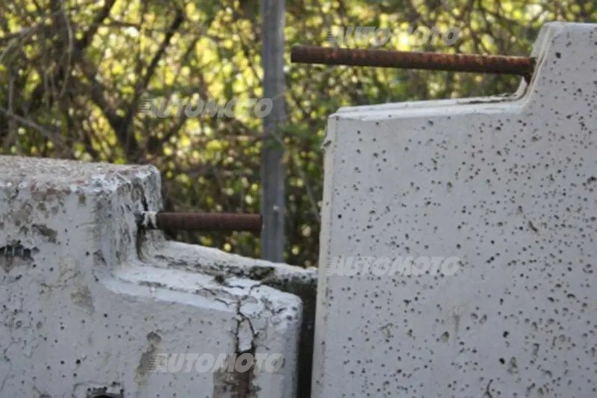 Polizia sequestra barriere New Jersey sulla A1: si rischiava di ripetere la tragedia dell'Irpinia (2)