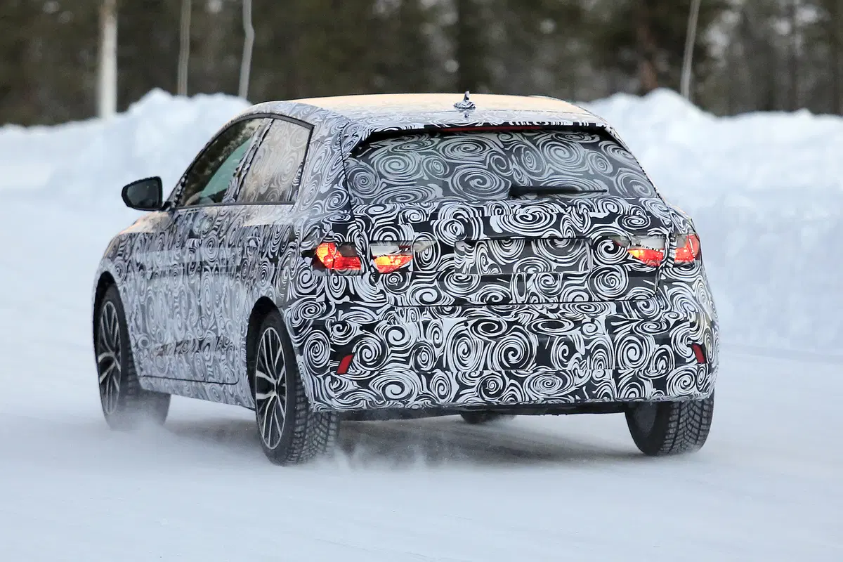 Nuova Audi A1: spiata tra le nevi! Arriverà nel 2018 (9)