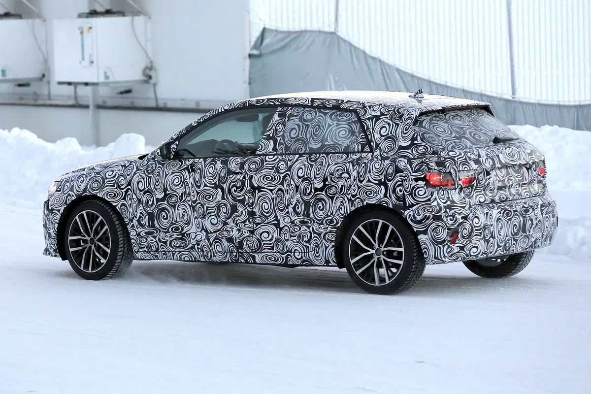Nuova Audi A1: spiata tra le nevi! Arriverà nel 2018 (7)
