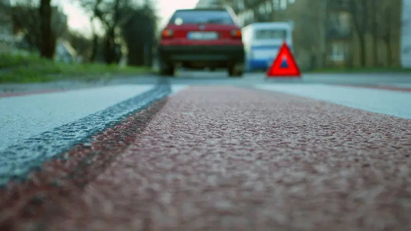 Improvviso abbagliamento in auto. Caso fortuito o no?