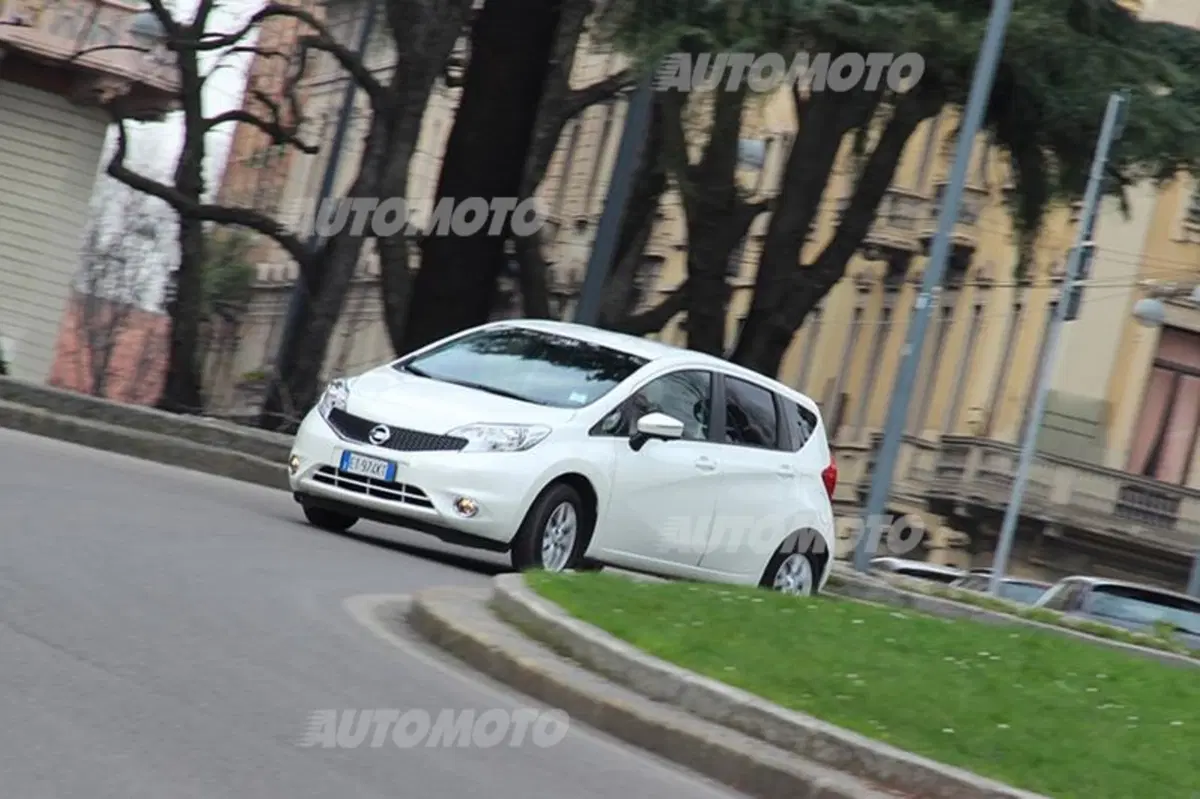 Nissan Note 1.2 80 CV (5)