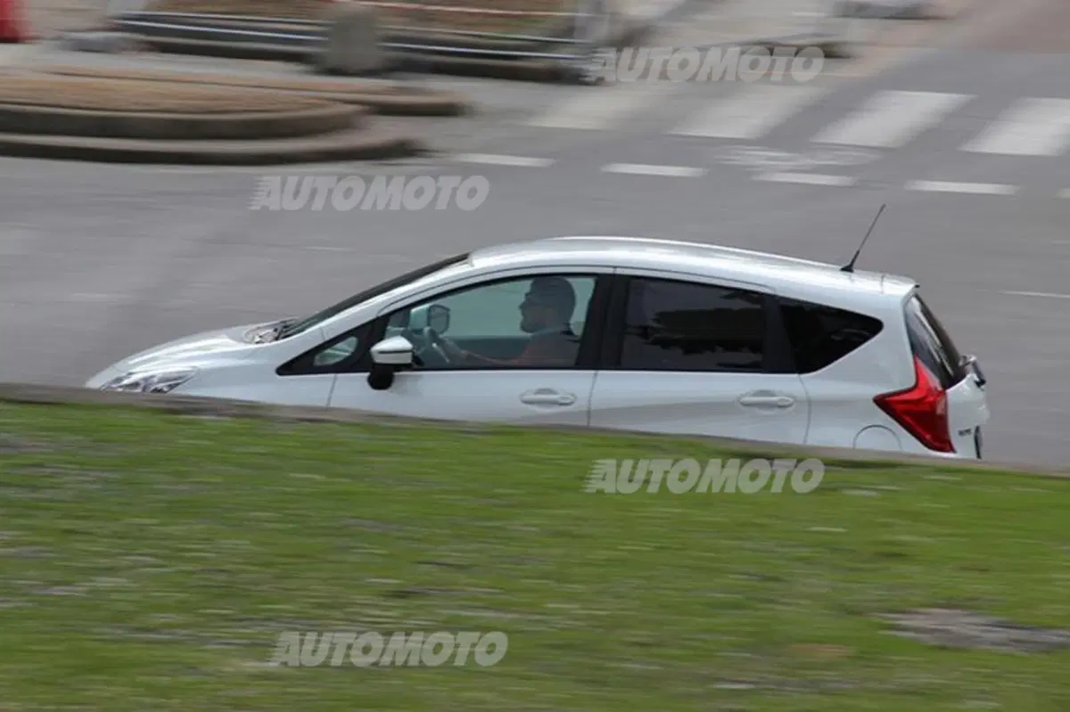Nissan Note 1.2 80 CV (14)