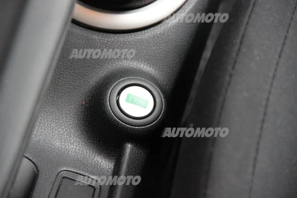 Nissan Note 1.2 80 CV (38)