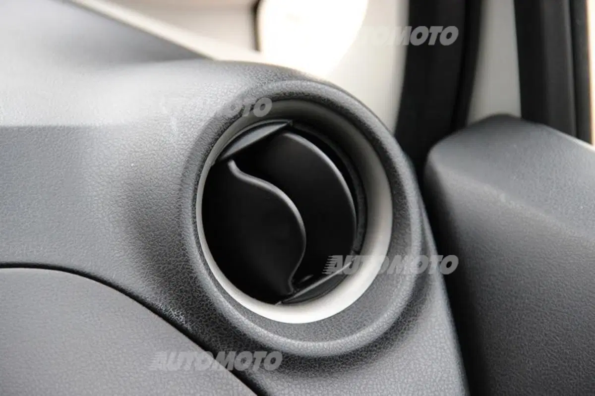 Nissan Note 1.2 80 CV (41)