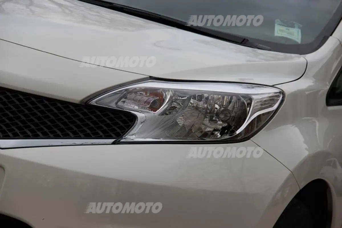 Nissan Note 1.2 80 CV (53)