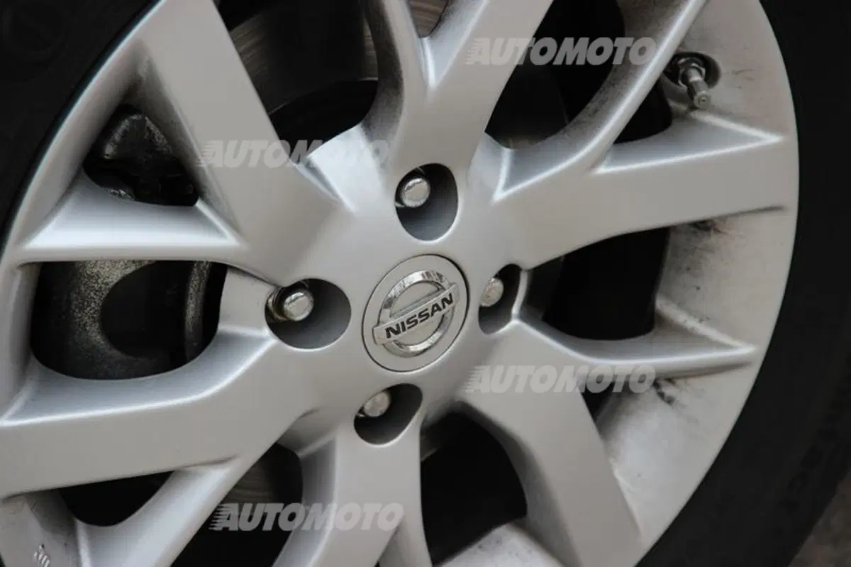 Nissan Note 1.2 80 CV (55)