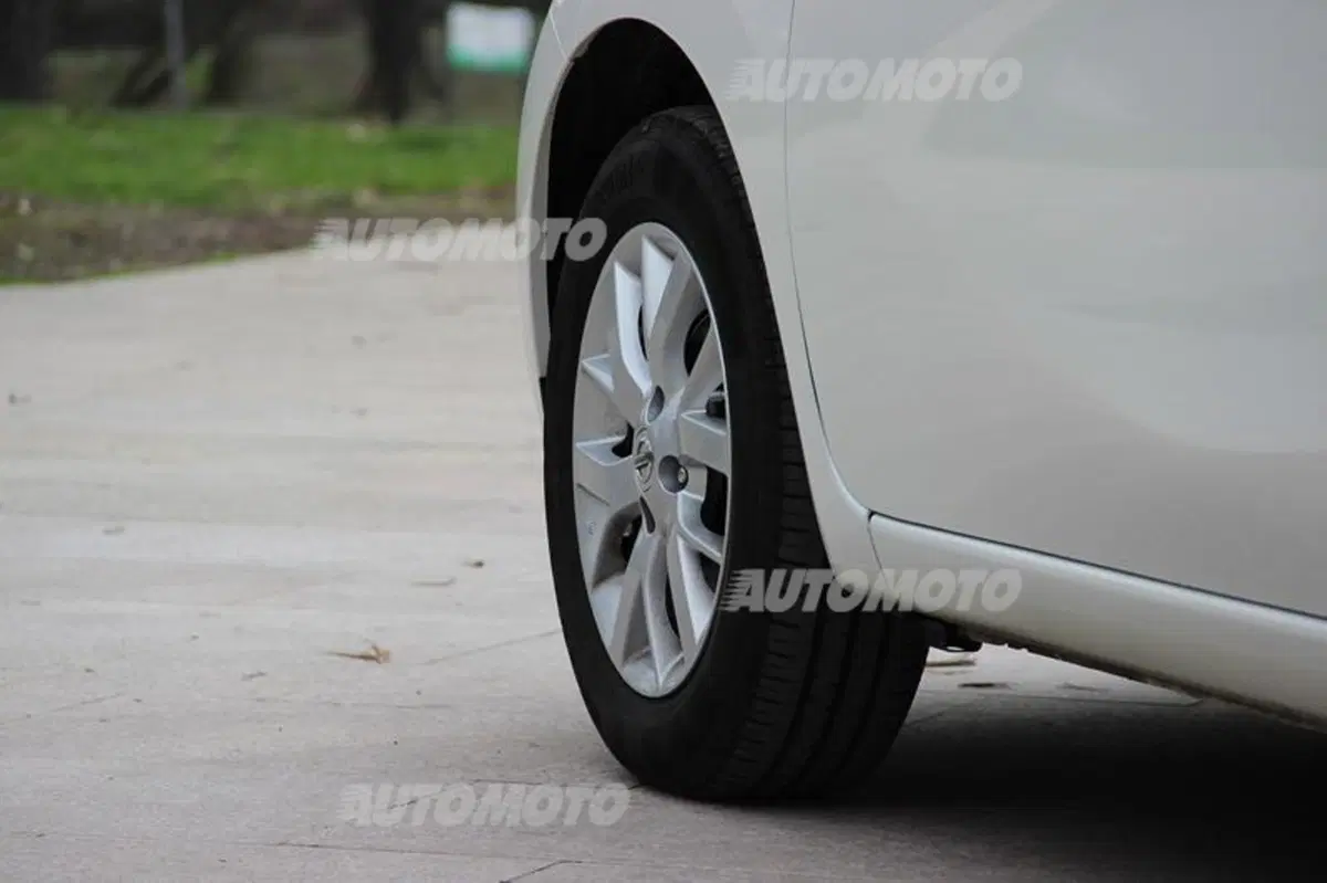 Nissan Note 1.2 80 CV (59)